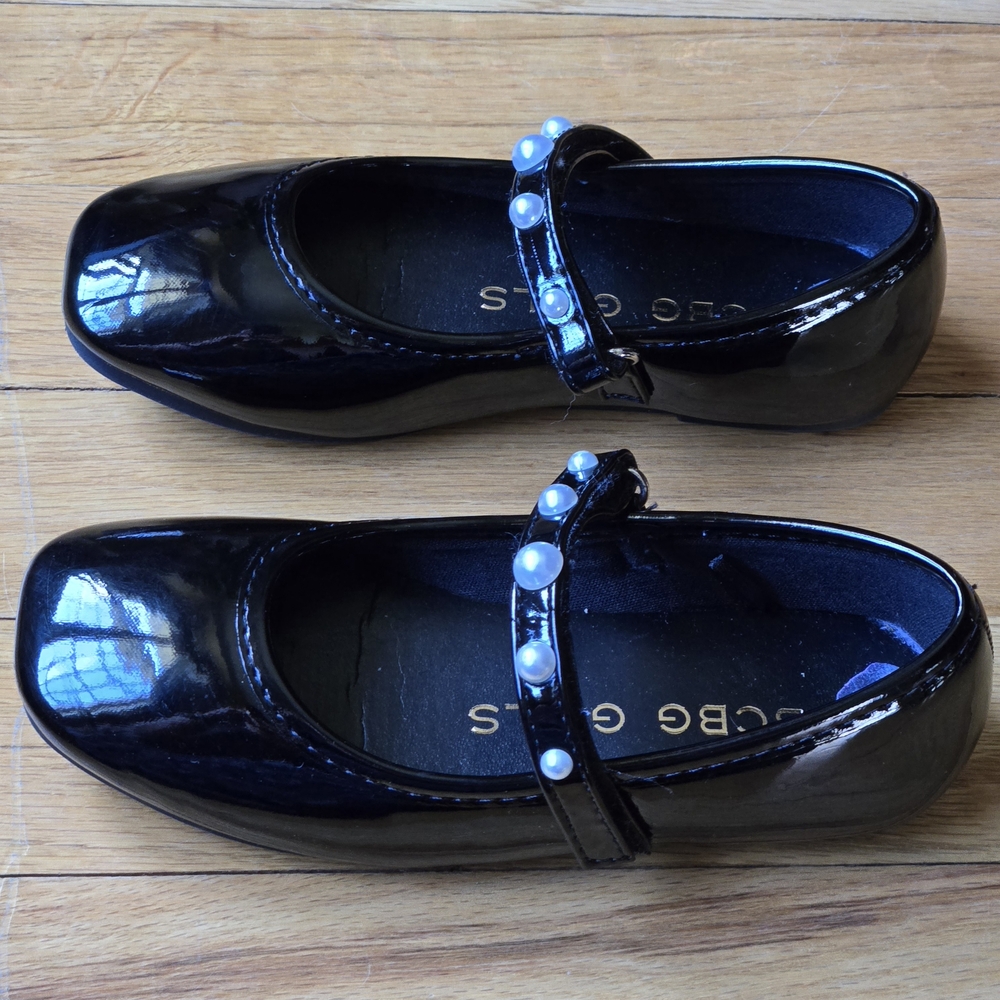 Classic Patent Mary Jane Shoes with Pearl Strap - Black - Kids